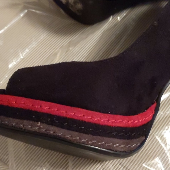 Black Open-toe Heels - Picture 4 of 5